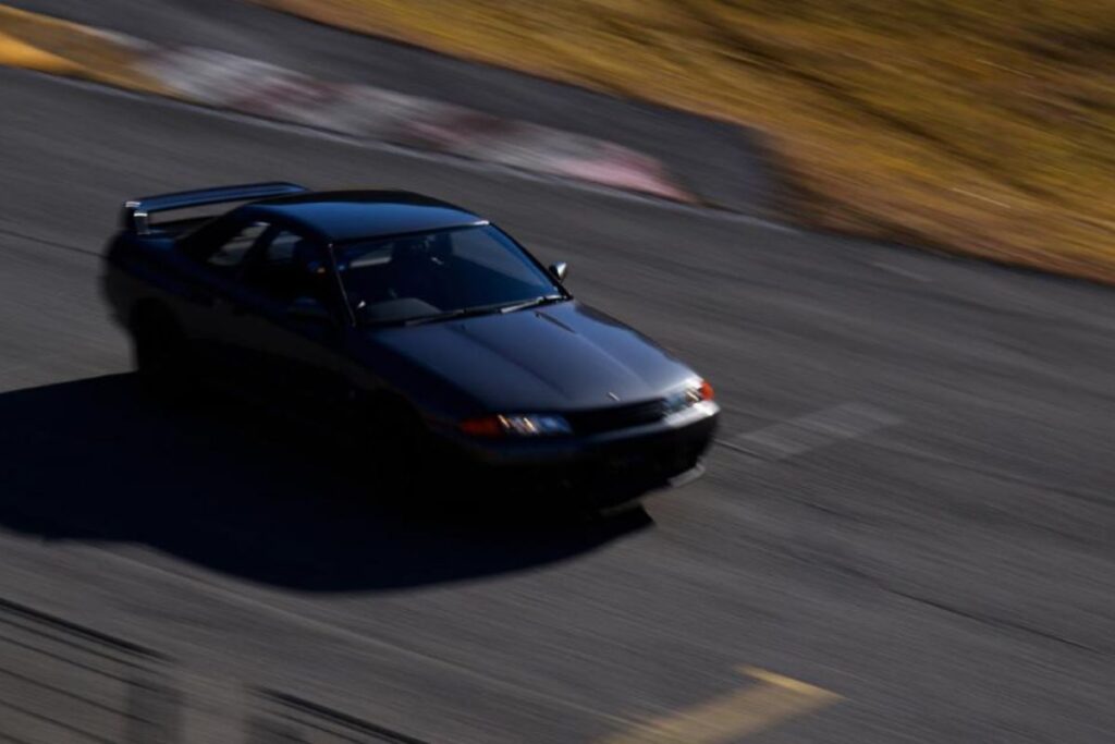 Lendário Nissan R32 transformado em 100% elétrico 3 Nissan R32 EV em pista