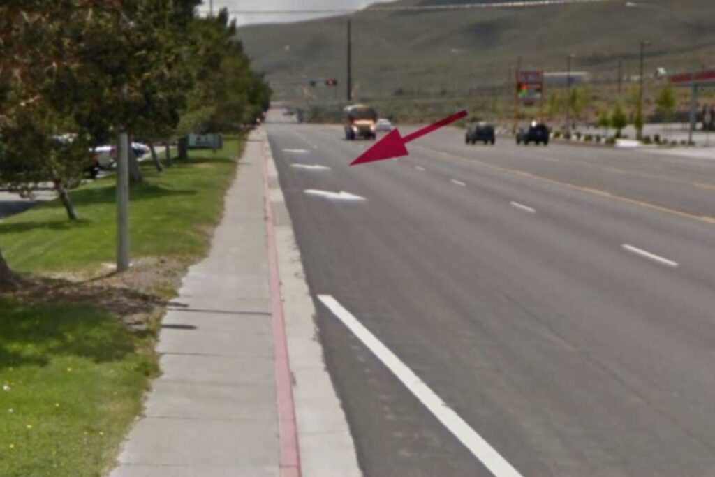 Cybertruck com condução autónoma choca contra poste 3 local acidente