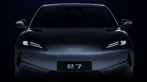 BYD e7 é sedan de gama média 100% elétrico revelado em teaser 14 BYD e7