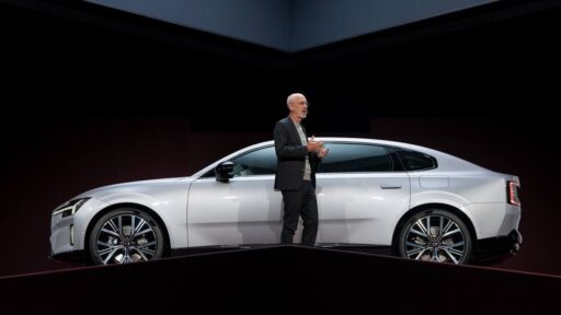 É um sedan? É um fastback? É um SUV? Não: é o Volvo ES90! 7 Volvo ES90