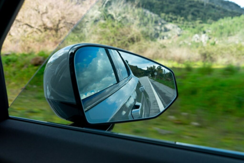 Ensaio Polestar 2 (2024): mais argumentos num estradista de respeito 4 Polestar 2 retrovisor