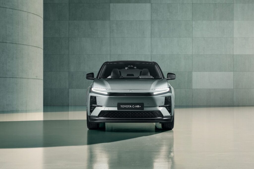 Toyota C-HR+ 100% elétrico chega à Europa ainda este ano 4 Toyota C HR frente