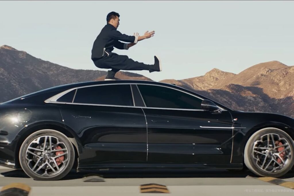 BYD monstra estabilidade do U7 em vídeo com artes marciais 3 vídeo BYD artes marciais