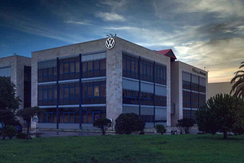 Tesla devolve manípulo de piscas ao Model 3 na China 4 Autoeuropa ID.Every1