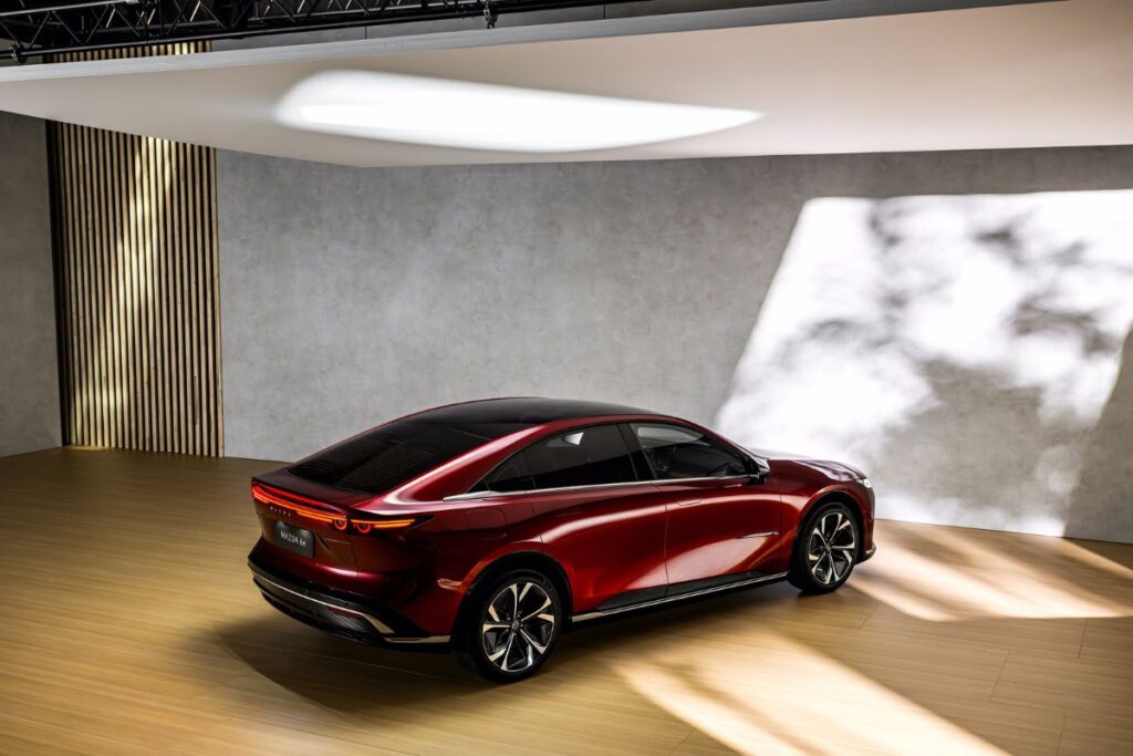 Mazda6e 100% elétrico com pré-venda em Portugal a partir de hoje 9 mazda6e lado