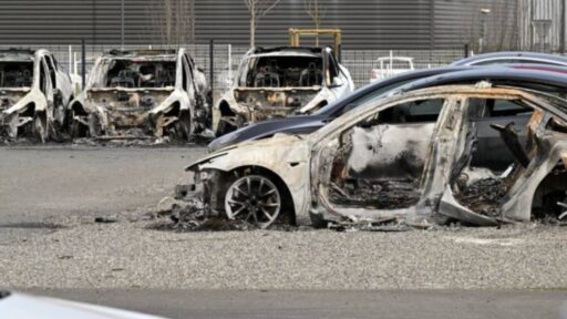 Fogo posto em concessionário Tesla no sul de França 6 Fogo Posto