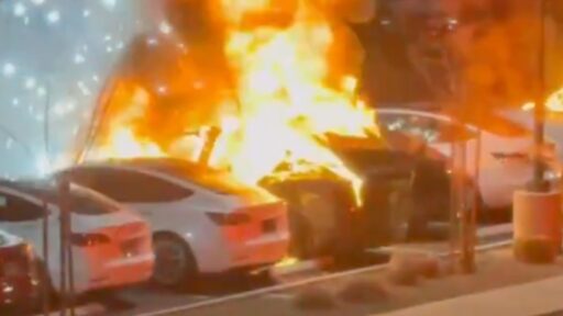 Fogo-posto em Tesla nos EUA é “terrorismo doméstico” 8 fogo-posto
