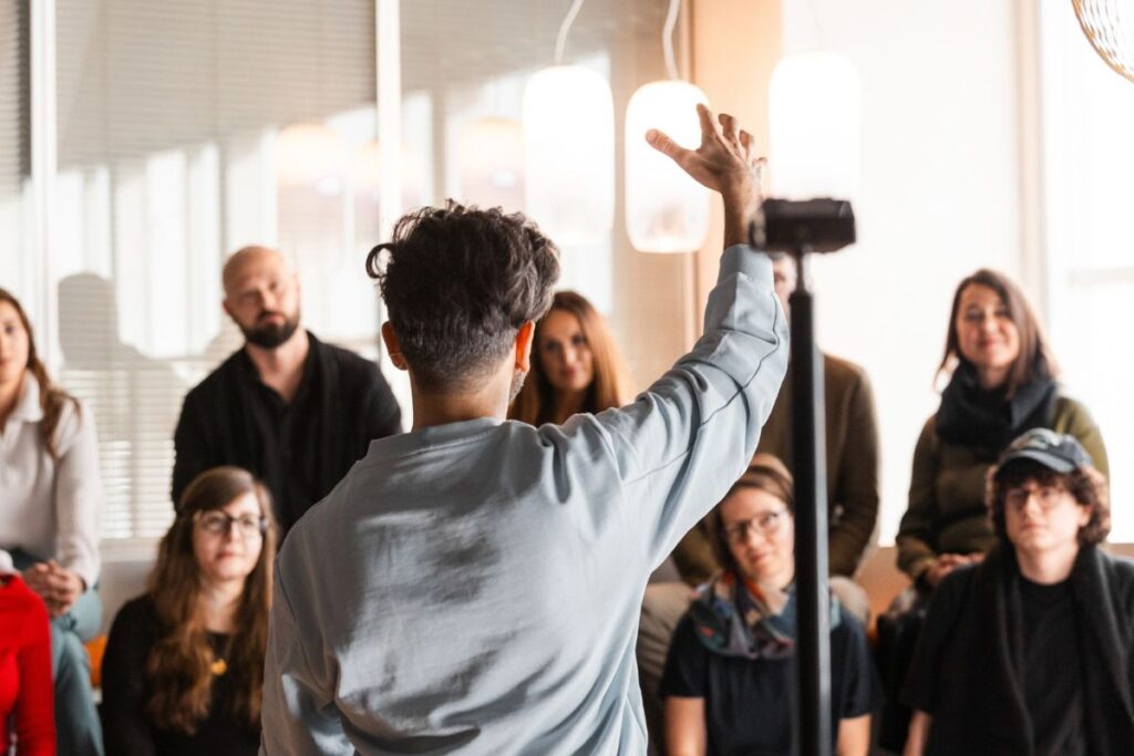 BMW cria paisagem sonora HypersonX para os Neue Klasse 6 HypersonX