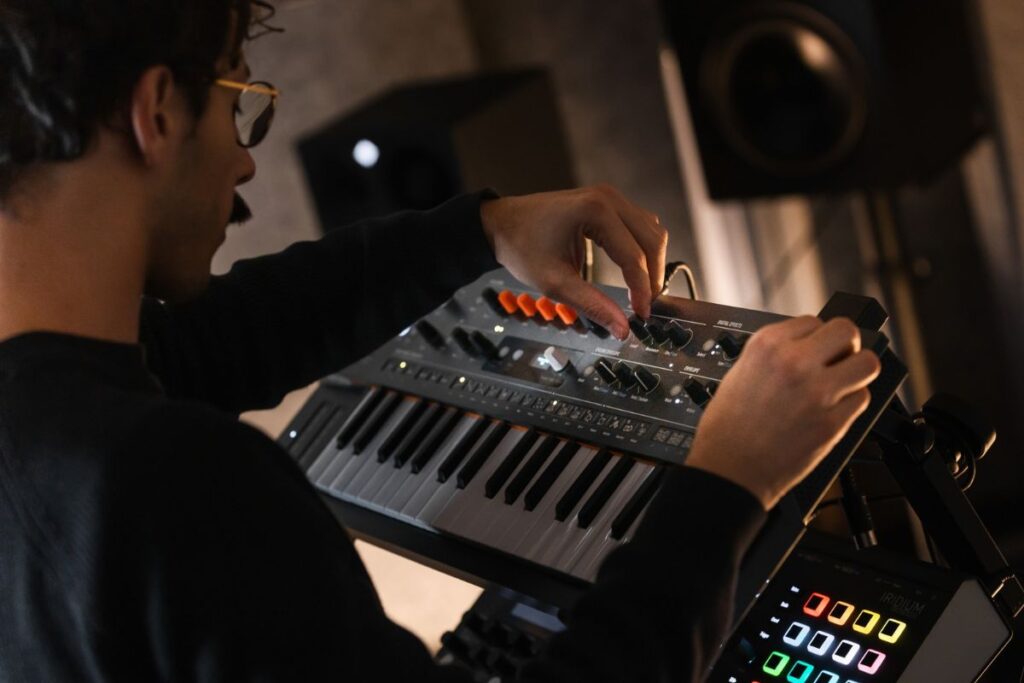 BMW cria paisagem sonora HypersonX para os Neue Klasse 3 HypersonX