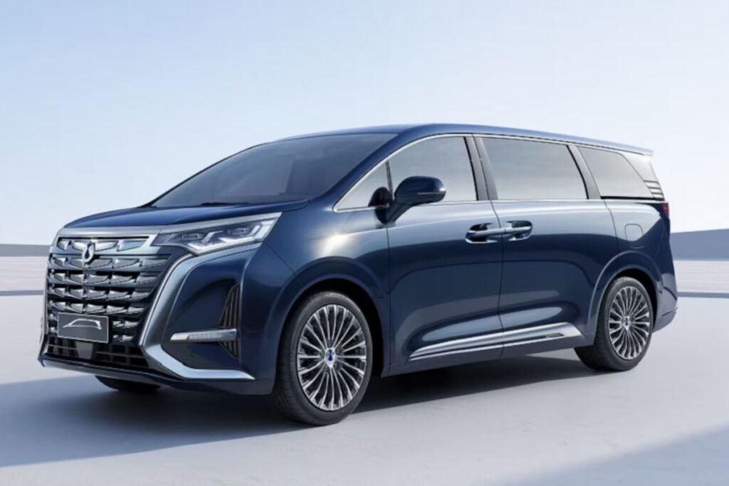 Denza, marca de luxo da BYD, na Europa para competir com alemães 4 Denza