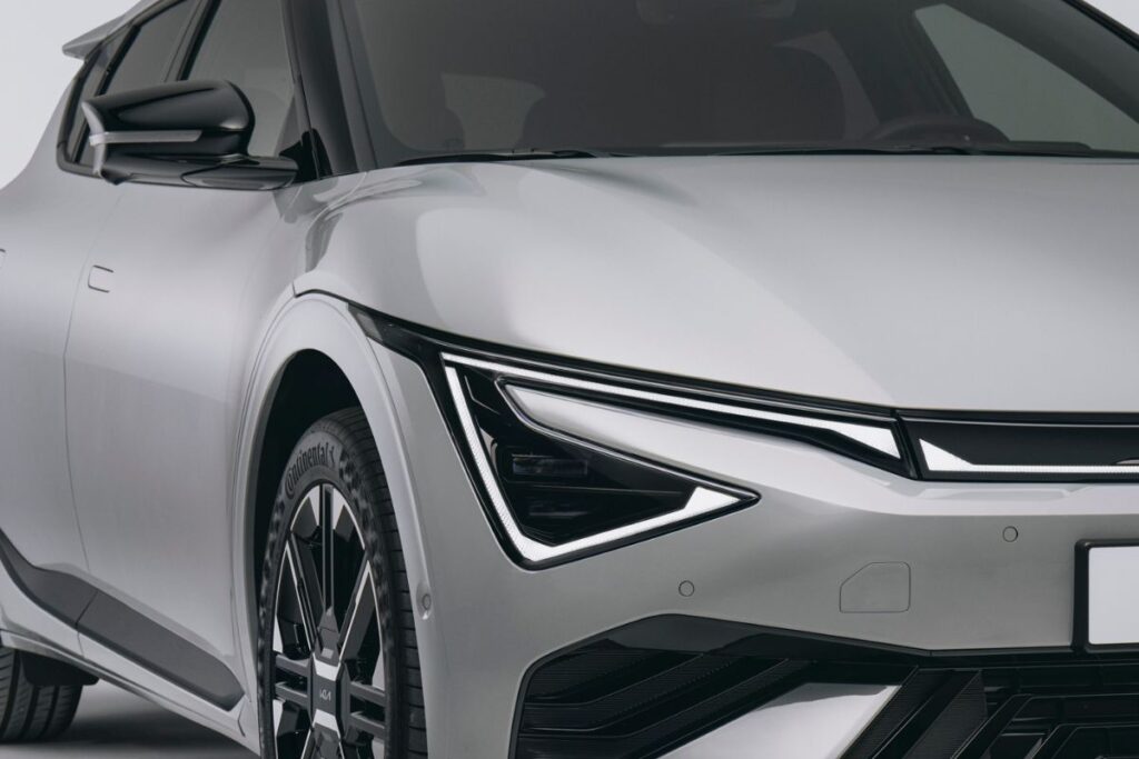 Best-seller Kia EV6 renovado ganha autonomia e tecnologia 8 Novo Kia EV6 luzes