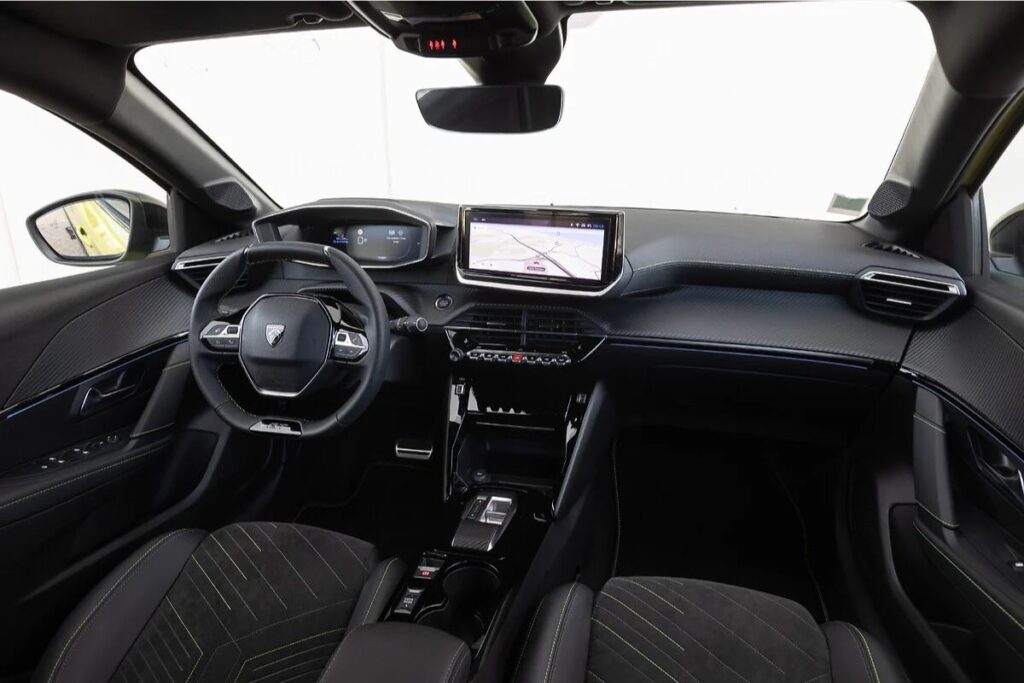 Peugeot E-208 ganha nova autonomia de 433 quilómetros 4 Peugeot E-208