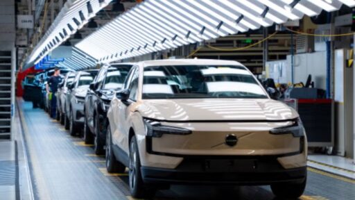 Sucesso de vendas Volvo EX30 já é produzido na Europa 12 Volvo EX 30