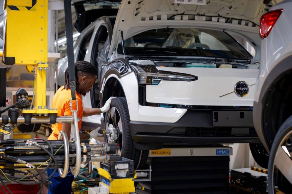 Sucesso de vendas Volvo EX30 já é produzido na Europa 5 Volvo EX30