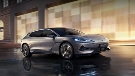 Denza, marca de luxo da BYD, na Europa para competir com alemães 6 Denza