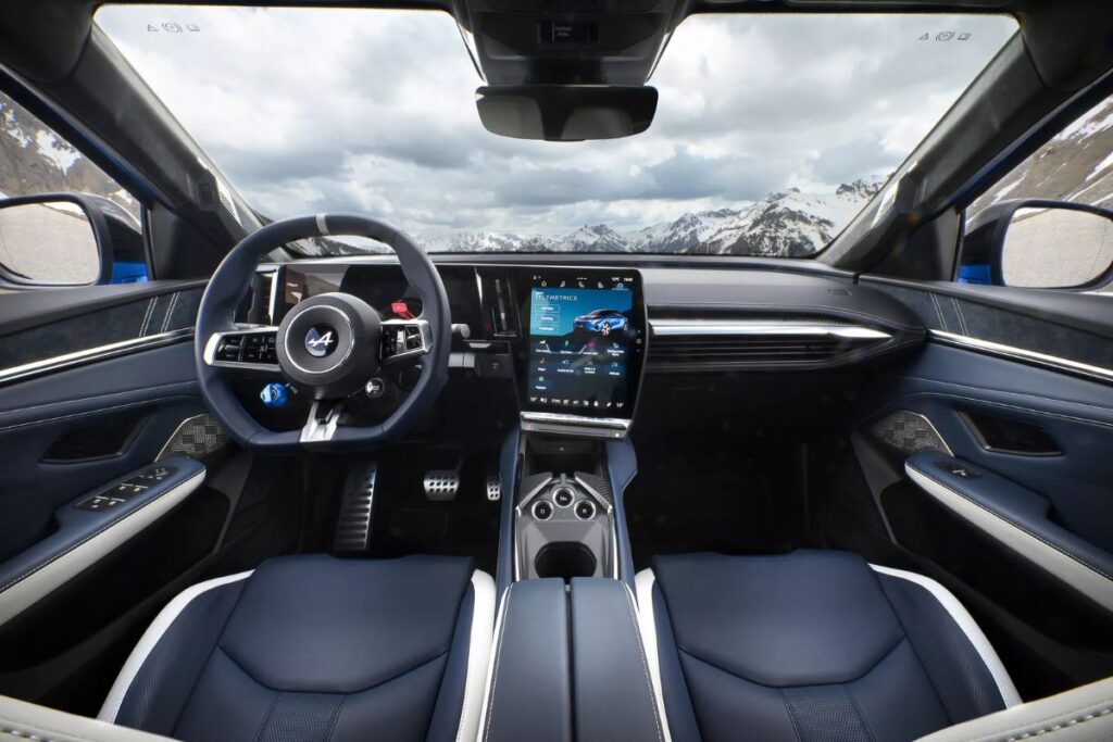 Alpine expande gama elétrica com o novo A390 Fastback 10 Alpine A390 cockpit