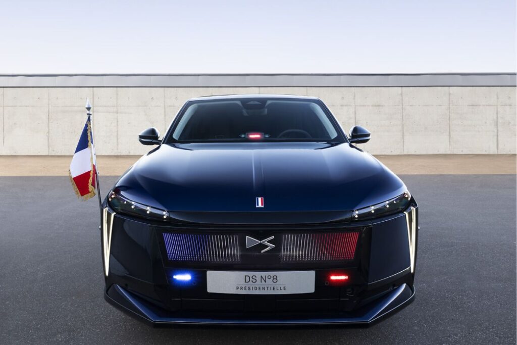 DS Nº8 elétrico torna-se viatura oficial do presidente francês 4 DS Nº8