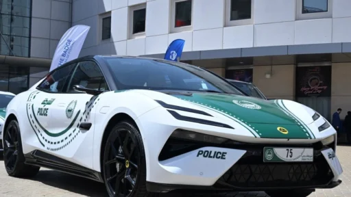 Lotus Emeya S: Novo topo de gama da polícia do Dubai 11 Lotus Emeya S: Novo topo de gama da polícia do Dubai