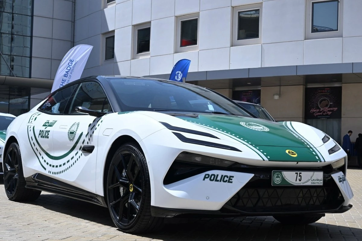 Lotus Emeya S: Novo topo de gama da polícia do Dubai 2 Lotus Emeya S: Novo topo de gama da polícia do Dubai