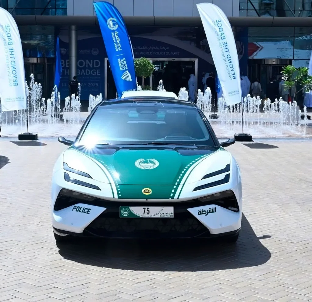 Lotus Emeya S: Novo topo de gama da polícia do Dubai 3 Polícia do Dubai