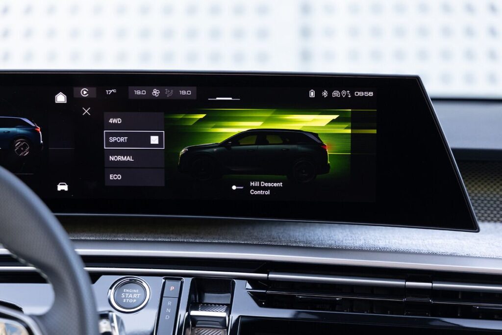 Peugeot E-3008 e E-5008 ganham versão dual motor 5 Dual Motor