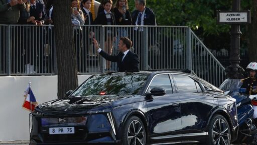 DS Nº8 elétrico torna-se viatura oficial do presidente francês 10 DS Nº8