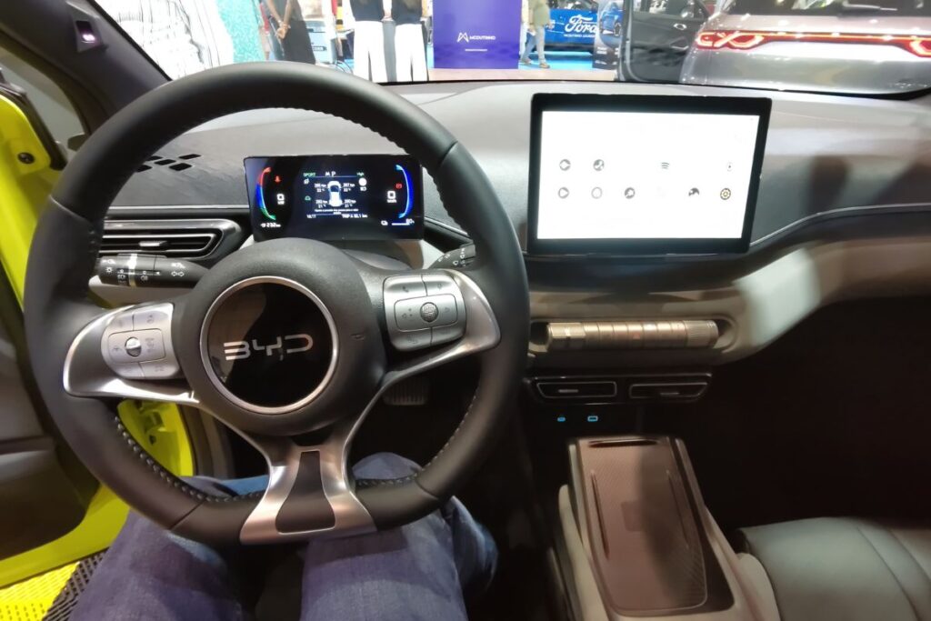 ECAR Show: o ano dos EV acessíveis 11 BYD Dolphin Surf cockpit