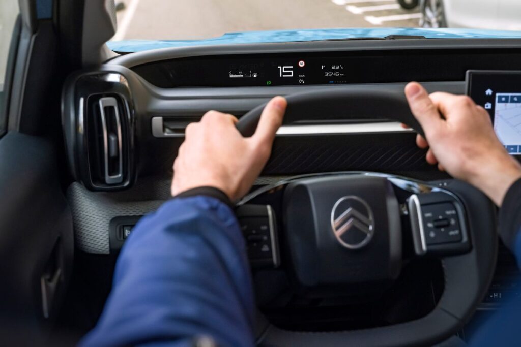 Citroën ë-C3: custou, mas foi 9 Citroen e C3 cockpit