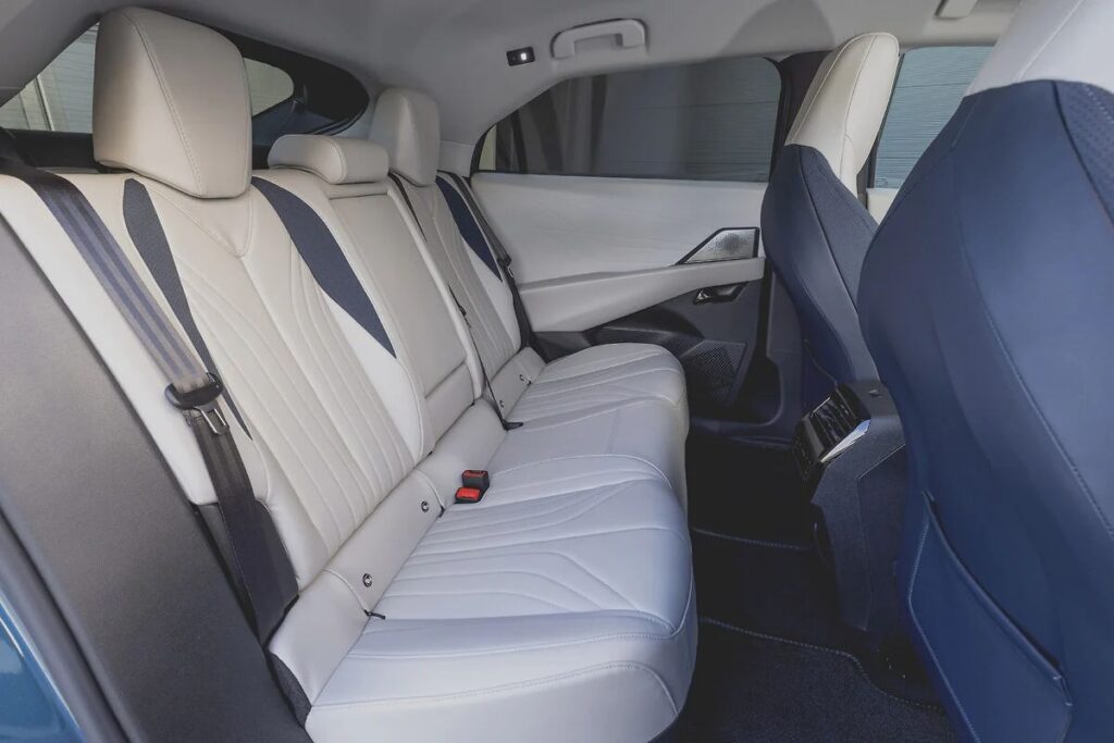 DS Nº8 já pode ser encomendado: conheça todos os preços 13 DS No8 interior bancos