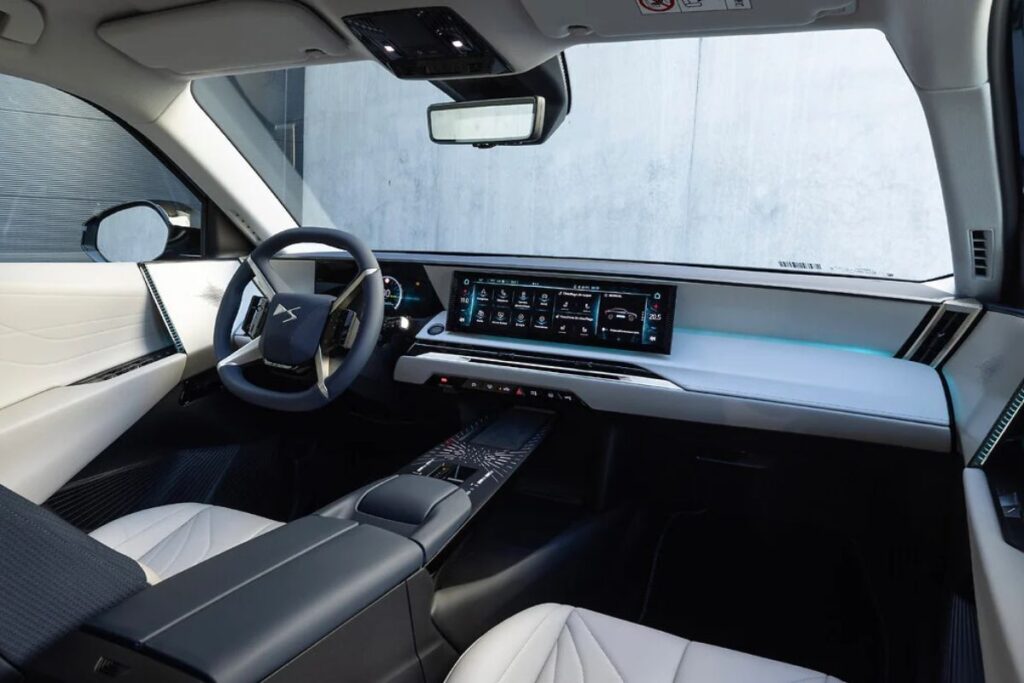 DS Nº8 já pode ser encomendado: conheça todos os preços 12 DS No8 interior frente