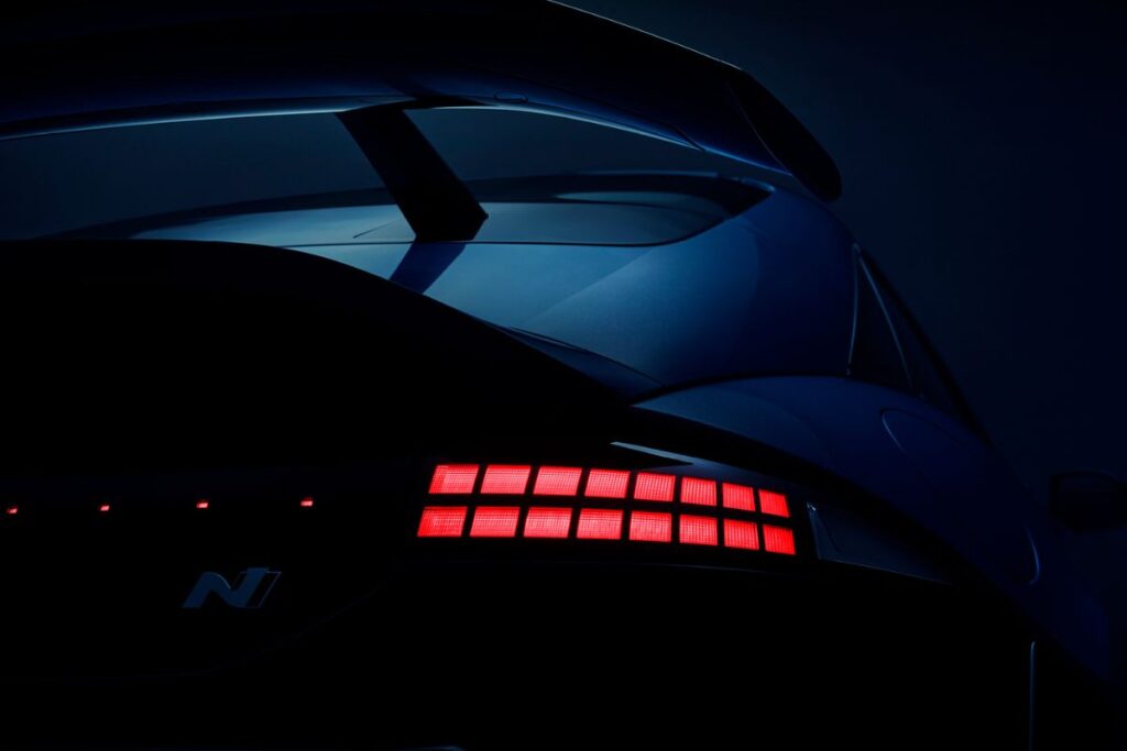 Hyundai Ioniq 6 N: as primeiras imagens do familiar de desempenho elétrico 4 Hyundai IONIQ 6 N traseira