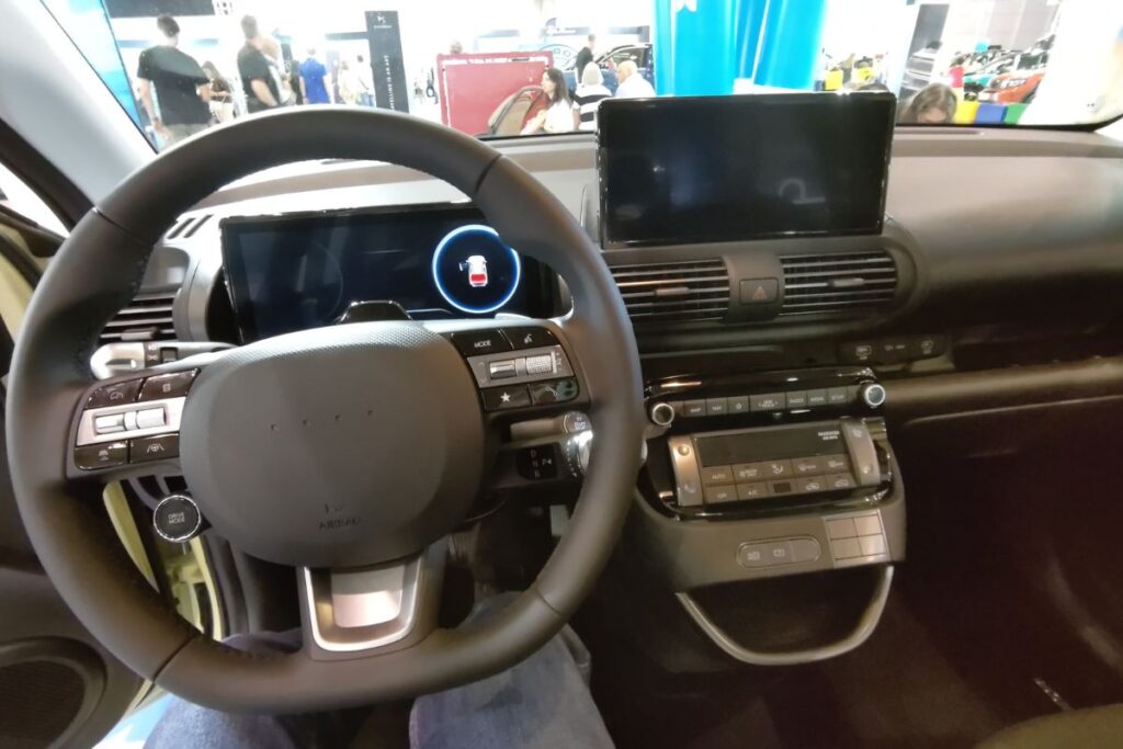 ECAR Show: o ano dos EV acessíveis 19 Hyundai Inster cockpit 1