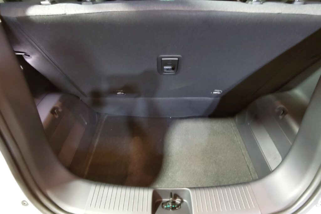 ECAR Show: o ano dos EV acessíveis 8 Leapmotor P03 bagageira