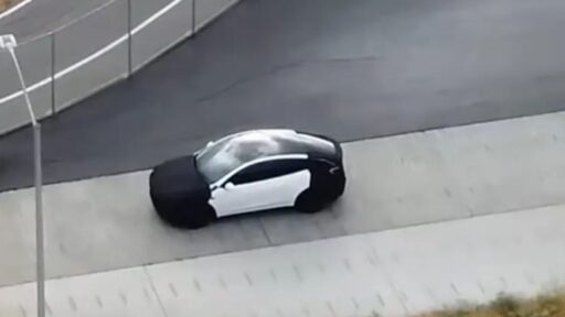 Protótipo da Tesla apanhado na câmara é o Model Y mais barato? 20 Protótipo