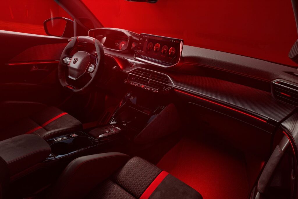 Peugeot E-208 GTi: a revolução elétrica do ícone GTi 11 Peugeot E 208 GTi cockpit