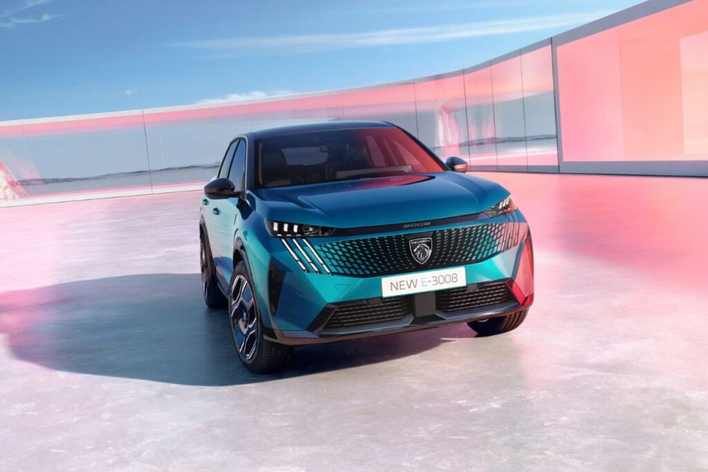 Desportivo de 2 lugares da BYD apanhado ainda com camuflagem 7 Peugeot E-3008