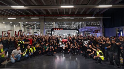 O Tesla 8 milhões é um Model Y montado na gigafábrica de Berlim 9 Tesla 8 milhões