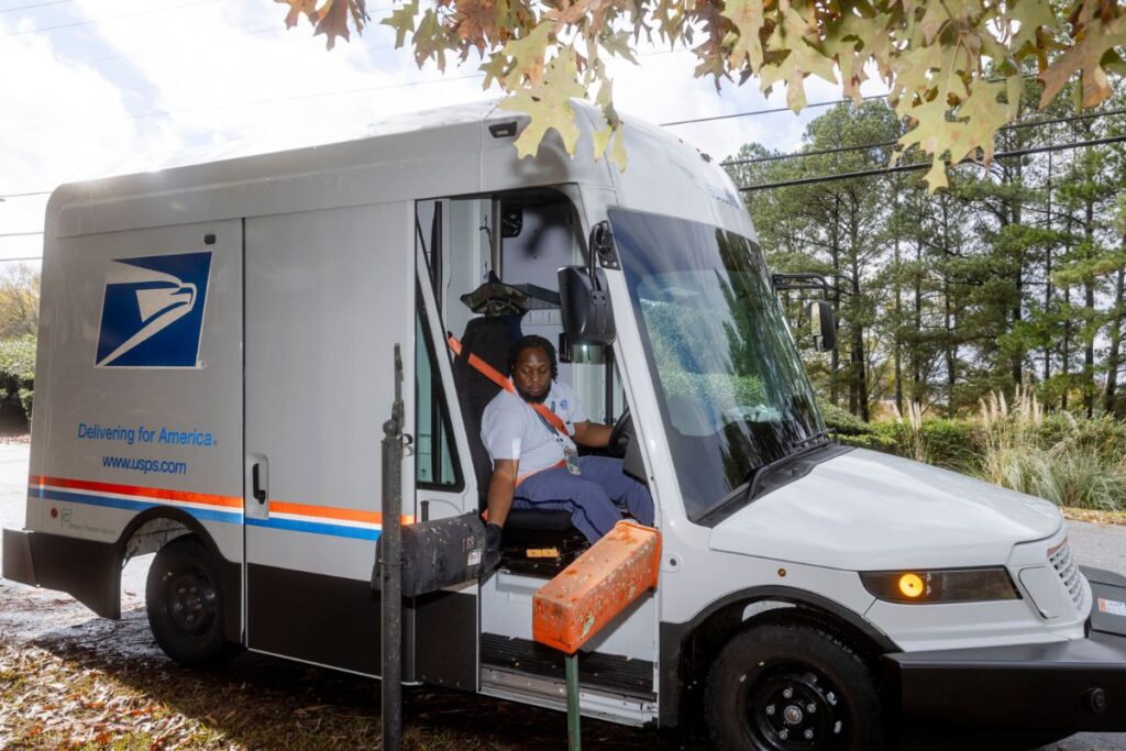 EUA: Mais de 7 mil carrinhas elétricas dos correios vendidas ao desbarato 4 carrinhas elétricas correios