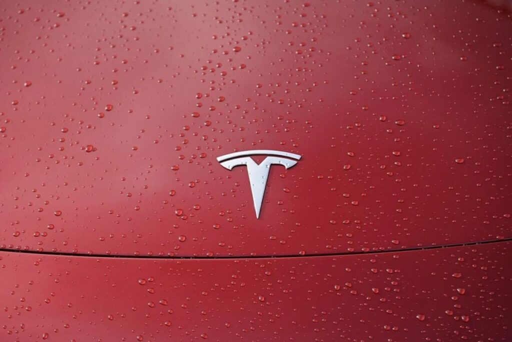 Concorrência francesa acusa Tesla de enganar consumidores com FSD 3 Tesla FSD França