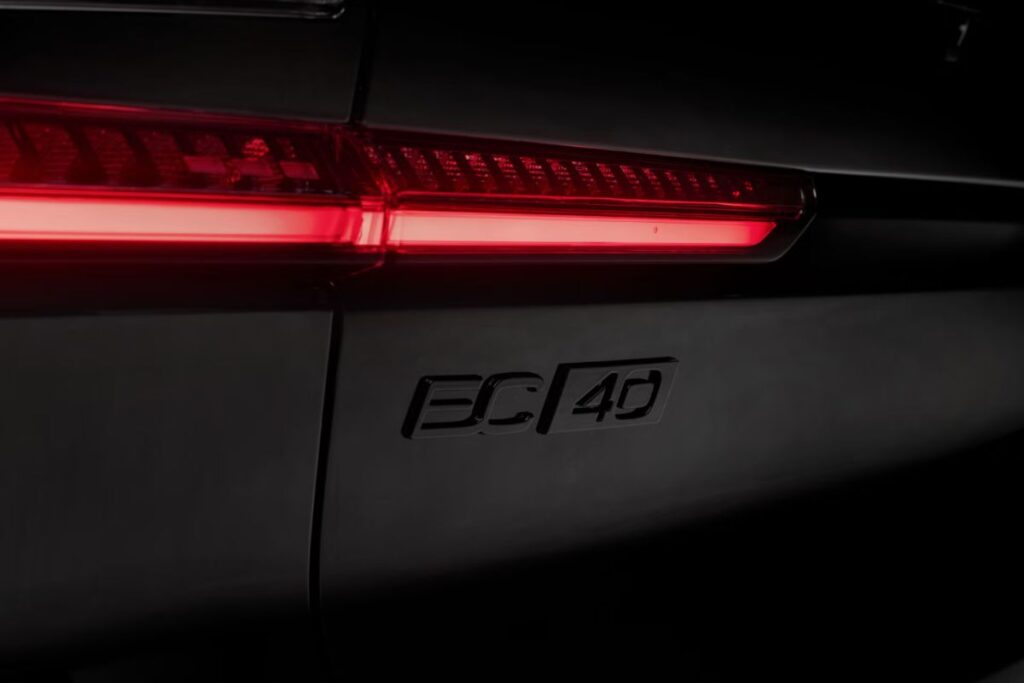 Volvo EC40 Black Edition: o oposto de ser discreto 7 EC 40 Black Edition