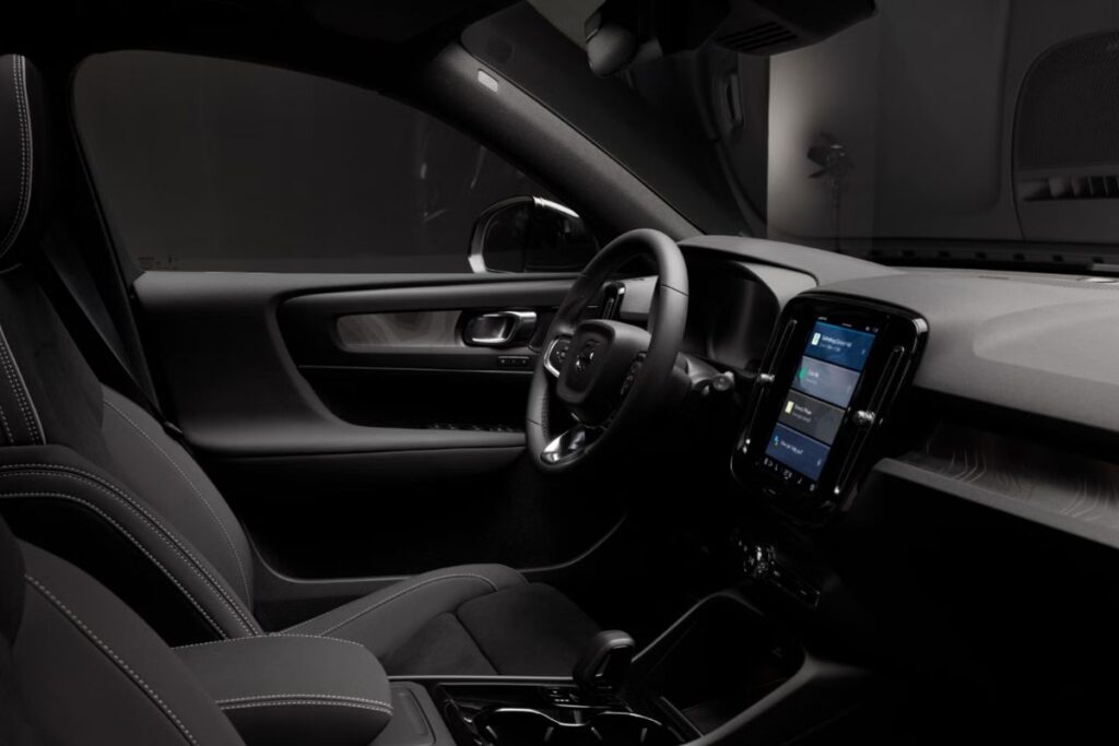 Volvo EC40 Black Edition: o oposto de ser discreto 8 Volvo EC 40 Black Edition