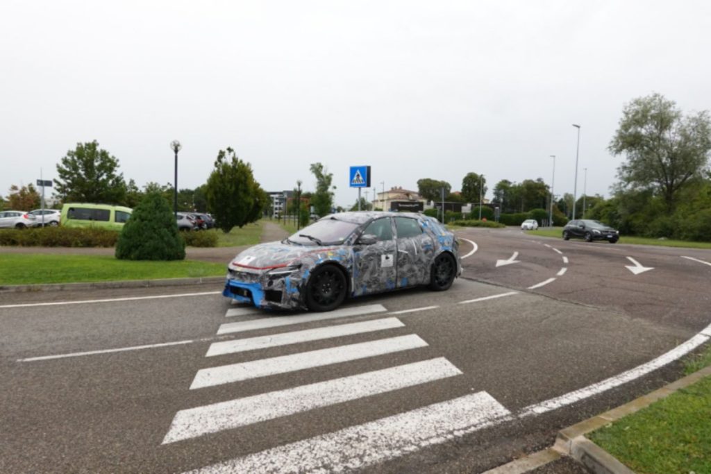 Que faz um Xiaomi SU7 Ultra na fábrica de Maranello? 6 Protótipo Ferrari