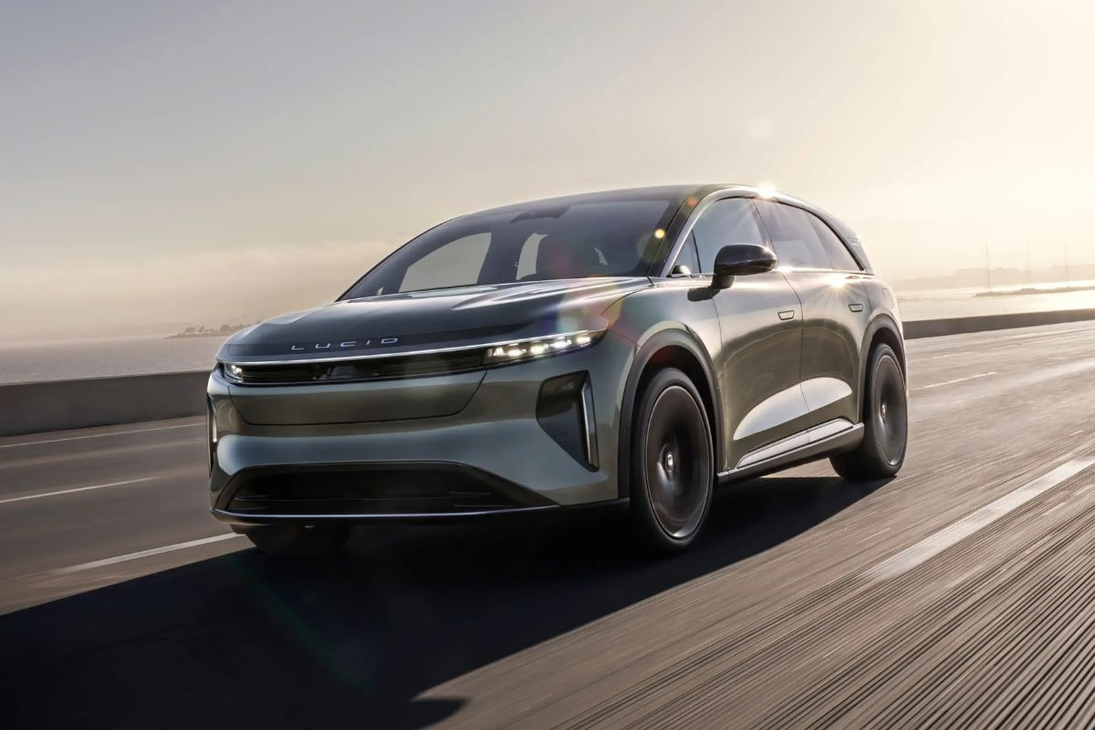 Uber investe 300 milhões na Lucid Motors para lançar robotáxi nos EUA 2 Lucid Gravity Uber