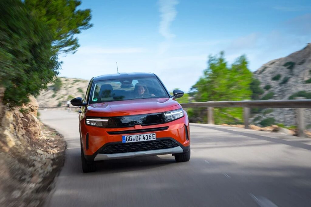 Opel Frontera Electric ganha 100 km de autonomia com nova versão 3 Opel Frontera