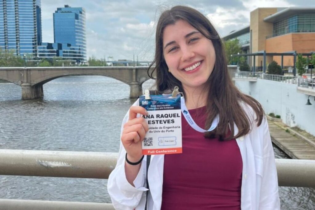 Ford E-Transit Custom ganha tração integral 6 sistema sonoro inteligente