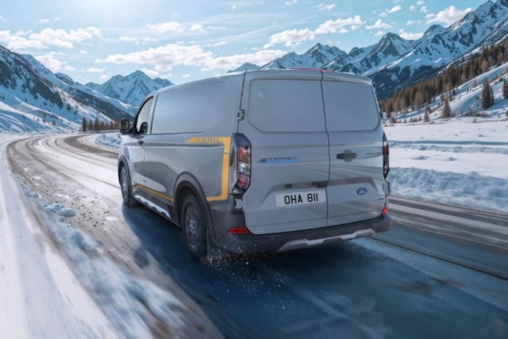 Ford E-Transit Custom ganha tração integral 4 Tração integral