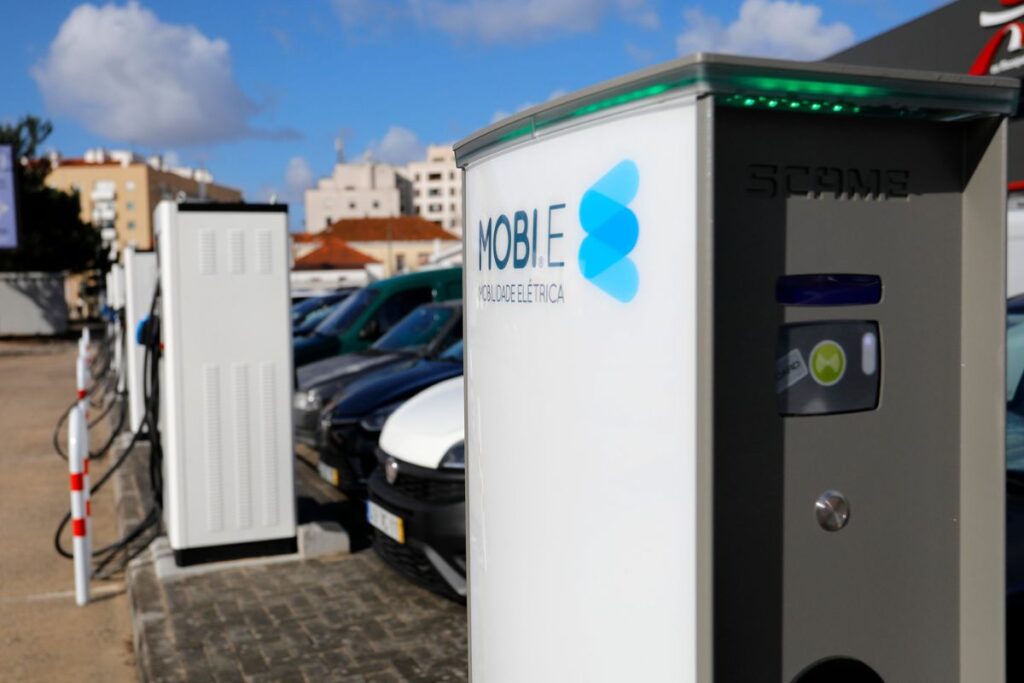 Cybercab da Tesla para ver em Lisboa no final da semana 7 rede Mobi.E