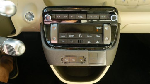 China impõe o regresso dos botões físicos aos carros 6 Hyundai INSTER