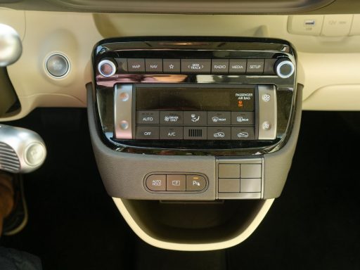 China impõe o regresso dos botões físicos aos carros 3 Hyundai INSTER