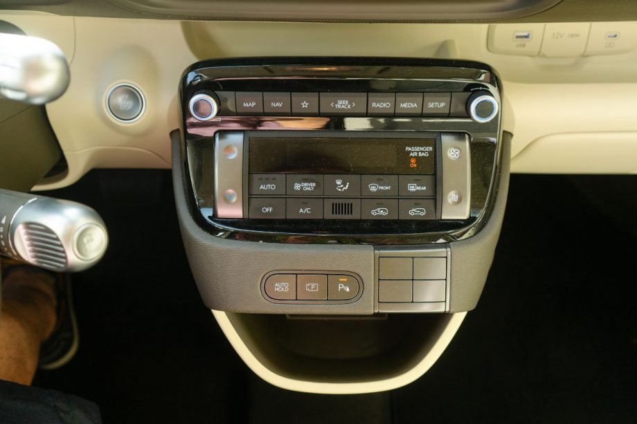 China impõe o regresso dos botões físicos aos carros 2 Hyundai INSTER